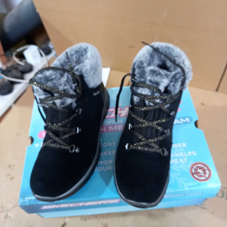 SKETCHERS WARM TECH MEMORY FOAM BLACK BOOTS SIZE 4 