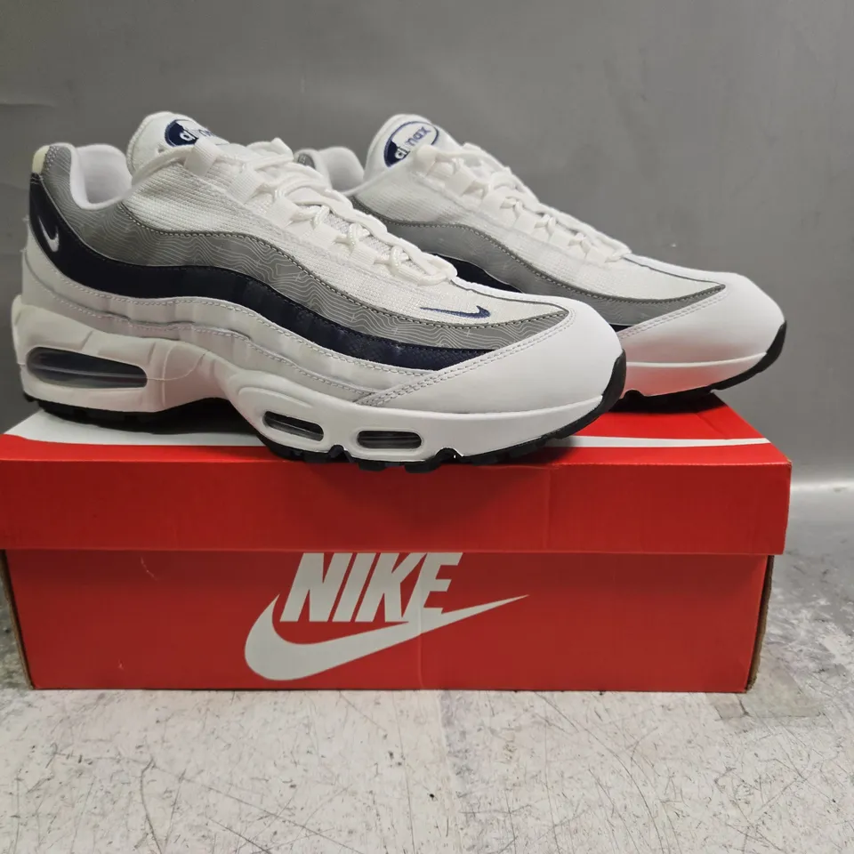 BOXED PAIR OF NIKE AIR MAX 95 SHOES IN WHITE/BLUE SIZE UK 11