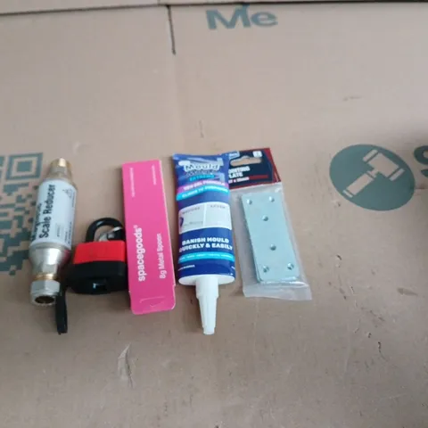 APPROXIMATELY 15 ASSORTED HOUSEHOLD PRODUCTS TO INCLUDE MAGNETIC SCALE REDUCER SPACEGOODS 8G METAL SPOON AND BANISH MOULD QUICKLY & EASILY