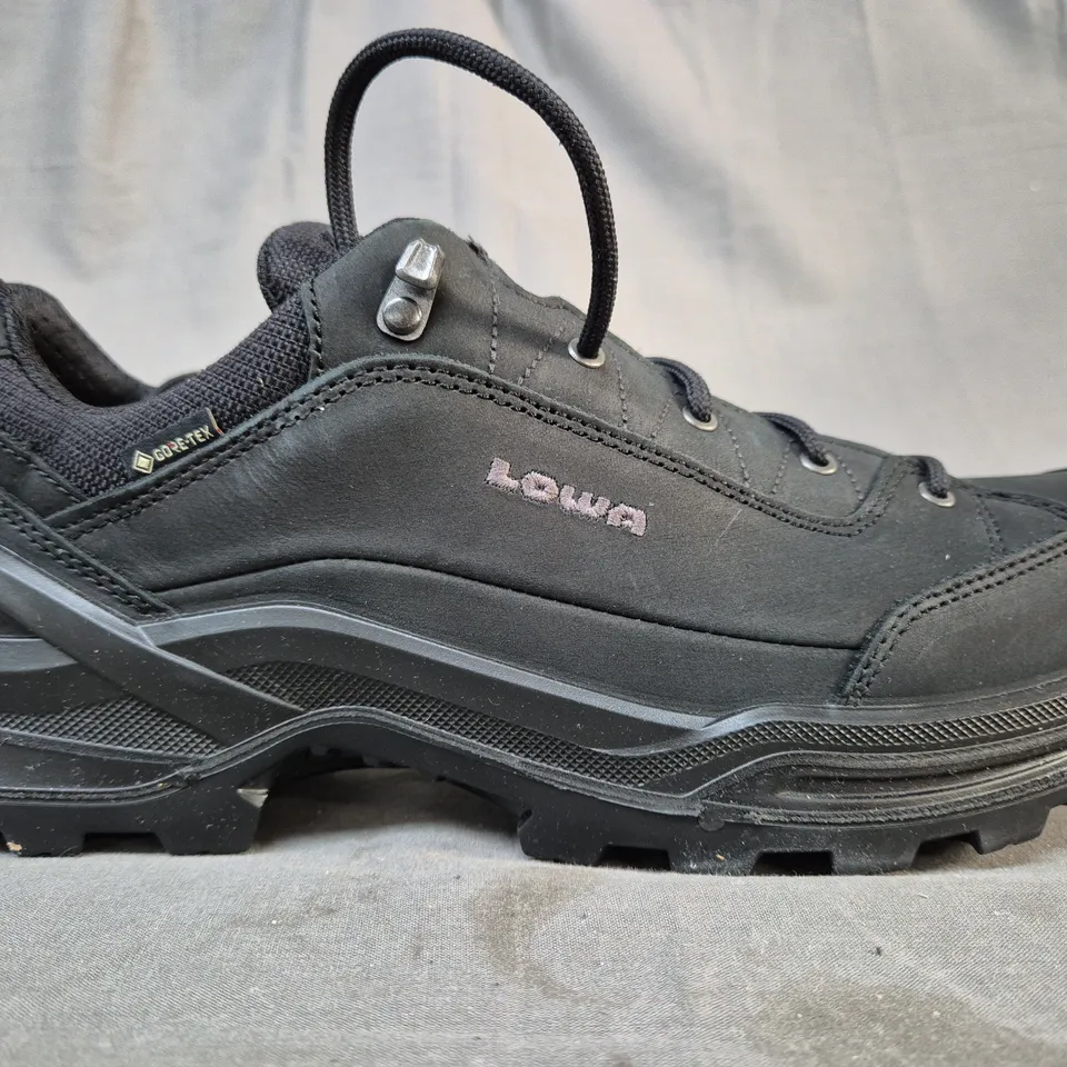 BOXED PAIR OF LOWA RENEGADE GTX SHOES IN BLACK UK SIZE 11.5