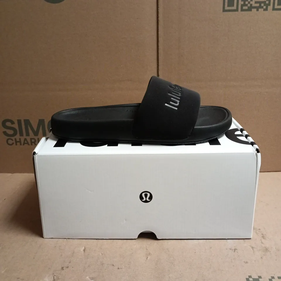 LULULEMON W ROSTFLEX SLIDE GRAPHIC – UK 3.5