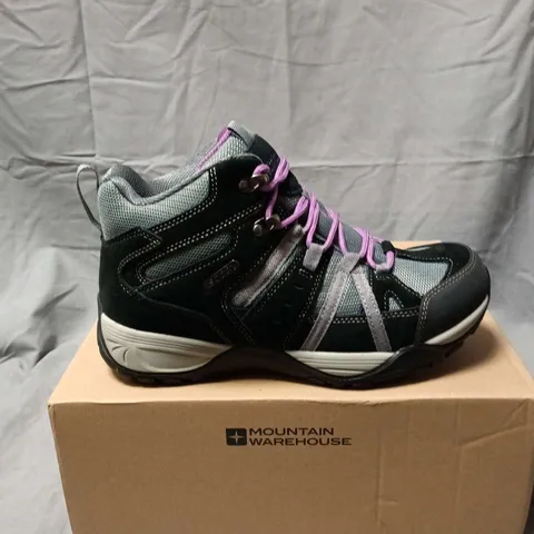 BOXED PAIR OF MOUNTAIN WAREHOUSE DIRECTION WOMENS WIDE FIT WATERPROOD WALKING BOOT IN GREY - UK 6