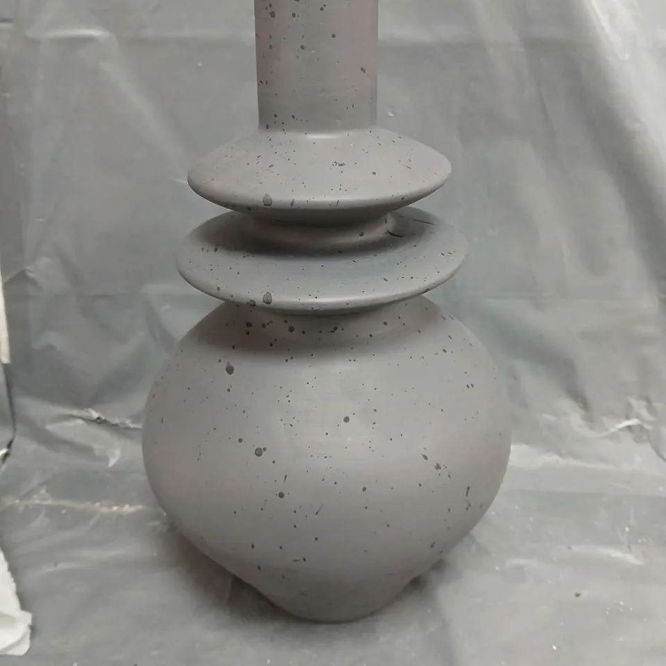 FIN VASE 