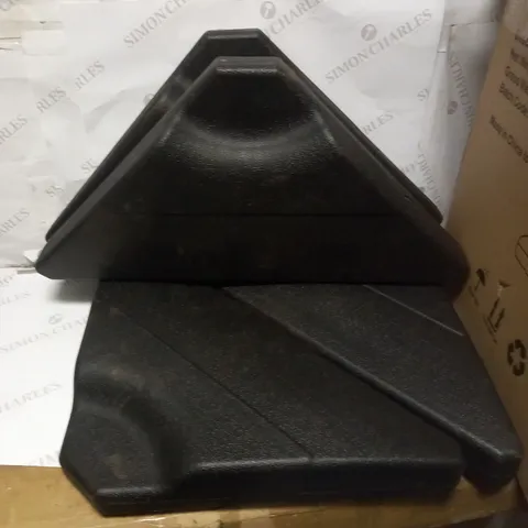 CANTILEVER SET 4 FILLABLE BASES FOR GARDEN PARASOL