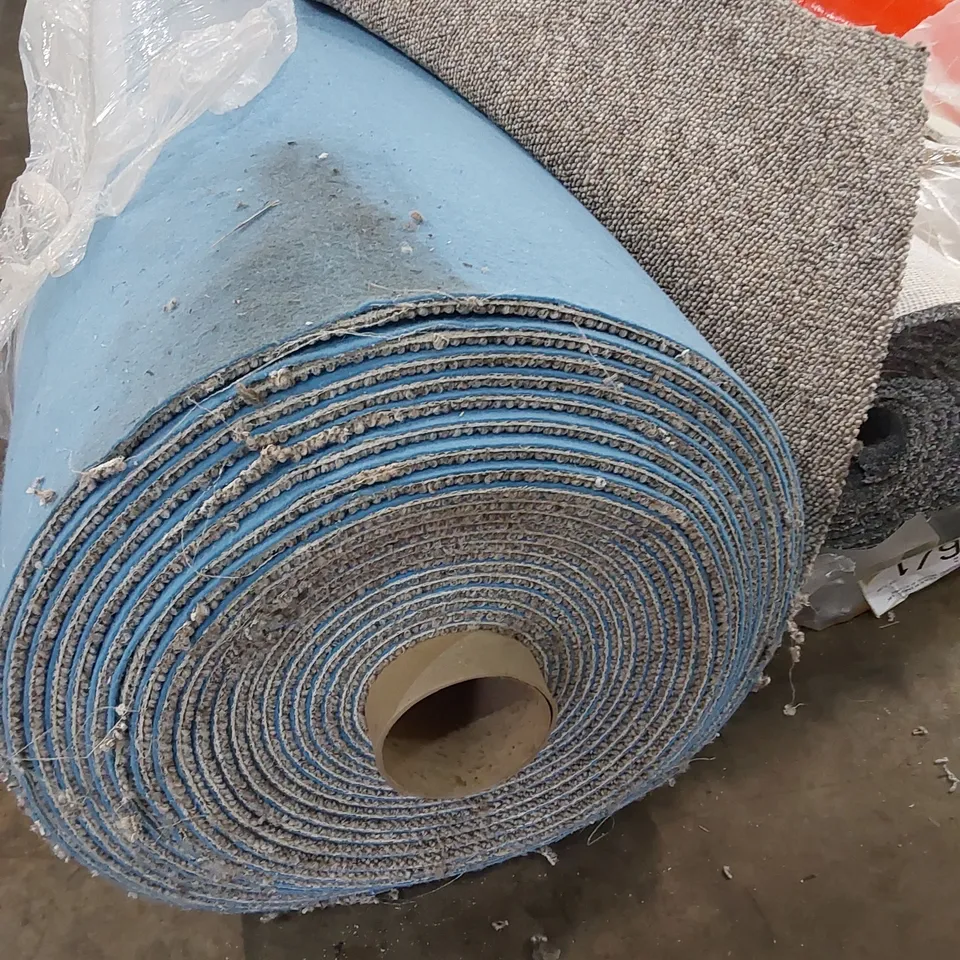 ROLL OF QUALITY GALA UT CARPET // SIZE: APPROX 4 X 20.7m
