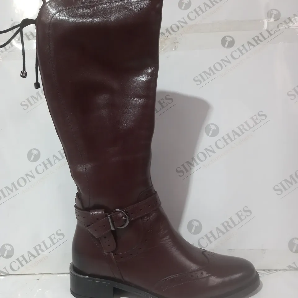 BOXED PAIR OF MODA IN PELLE SASSKIA KNEE HIGH BOOTS, BURGUNDY - SIZE 7
