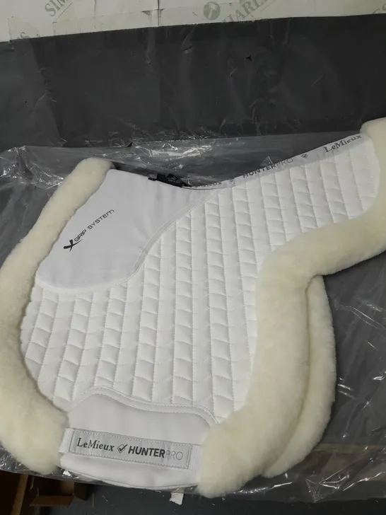 FULL Size Le Mieux REAL LAMBSKIN Numnah / Saddle Cloth Cotton Quilt