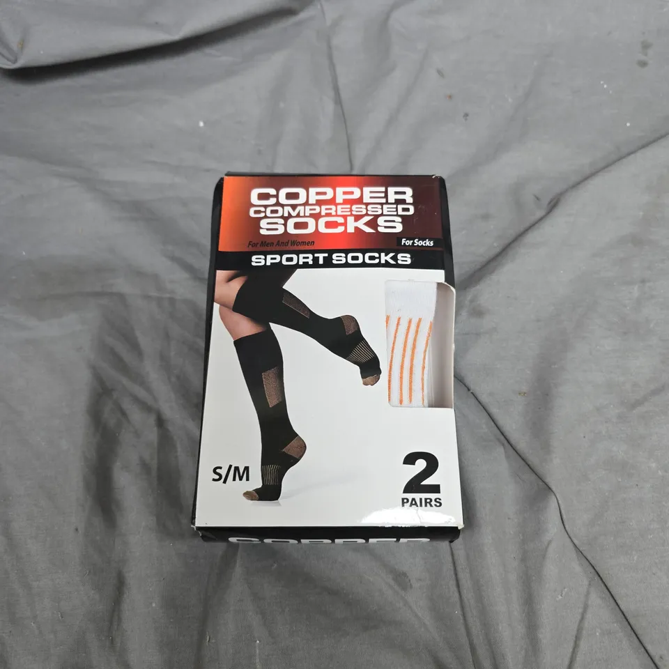 BOX OF APPROXIMATELY 15 ASSORTED ITEMS INCLUDING LINEA ICE CUBE MAKER , COPPER COMPRESSED SOCKS AND HOT WATER BOTTLE FOOT WARMER