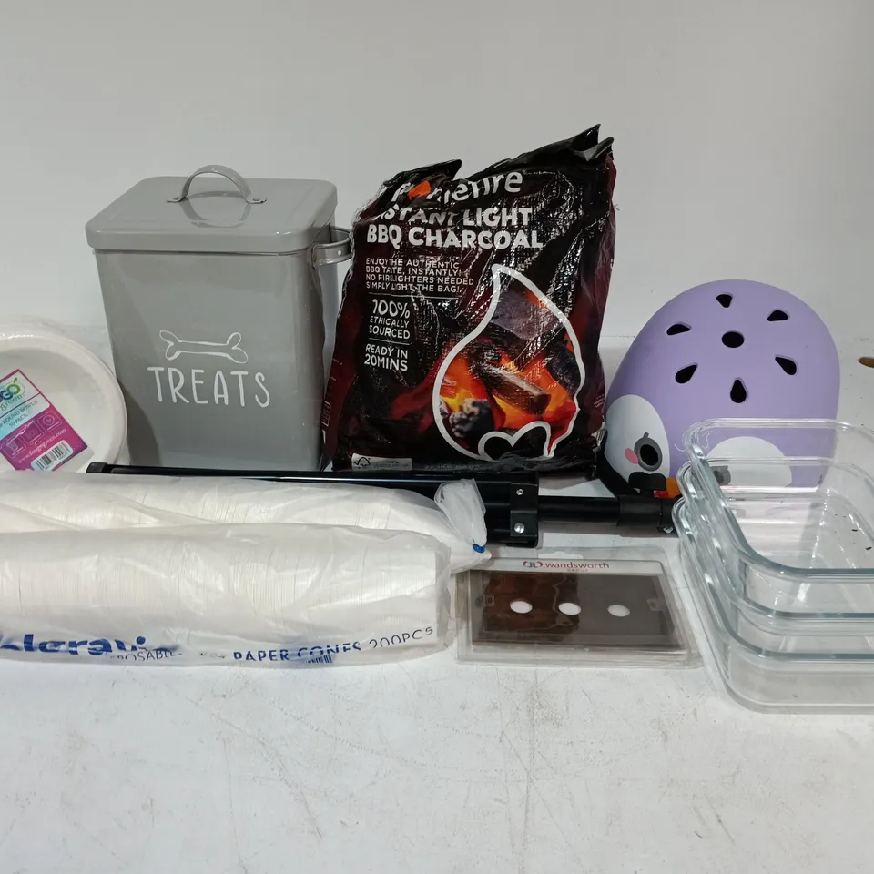 LOT OF APPROXIMATELY 30 ASSORTED HOUSEHOLD ITEMS TO INCLUDE TREATS TIN, DISPOSABLE CUPS, KIDS SAFTEY HELMET AND REFUSE SACKS