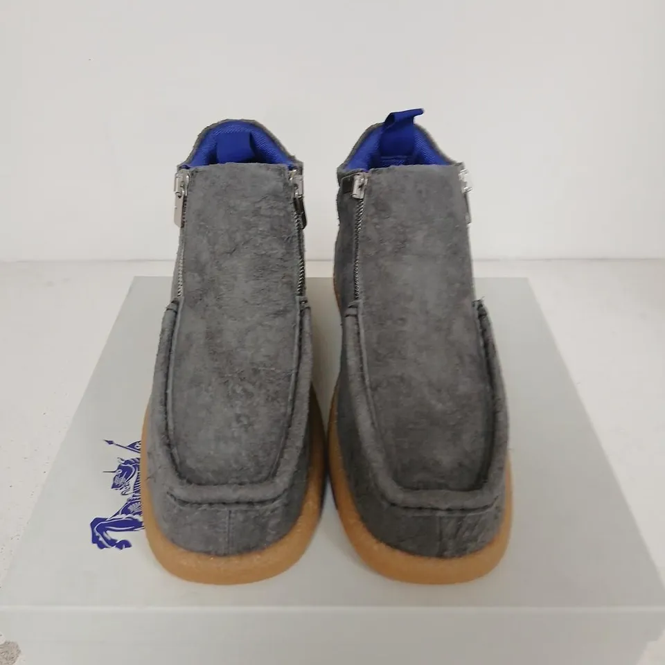 BURBERRY LEATHER SHOE ON RUBBER SOLE – UK 10 (EU 44), GREY SUEDE UPPER