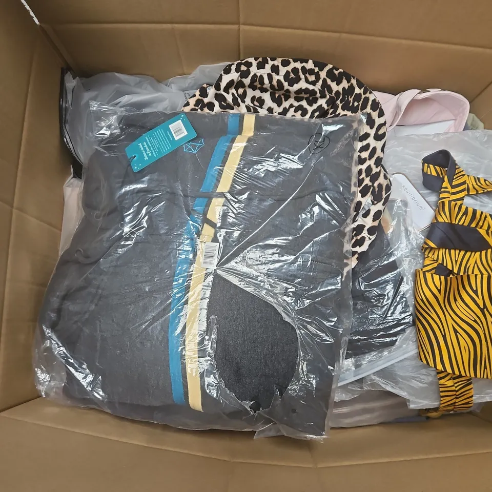 LARGE BOX OF APPROXIMATELY 20 ASSORTED CLOTHING ITEMS IN VARIOUS SIZES, STYLES AND COLOURS