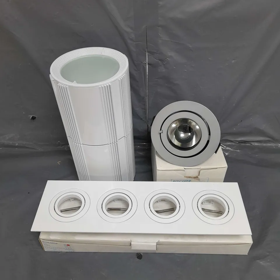 PALLET OF APPROX 50 ASSORTED EMCOLITE LIGHTS TO INCLUDE EMC102W, CDMT73 AND MRDM131 - COLLECTION ONLY