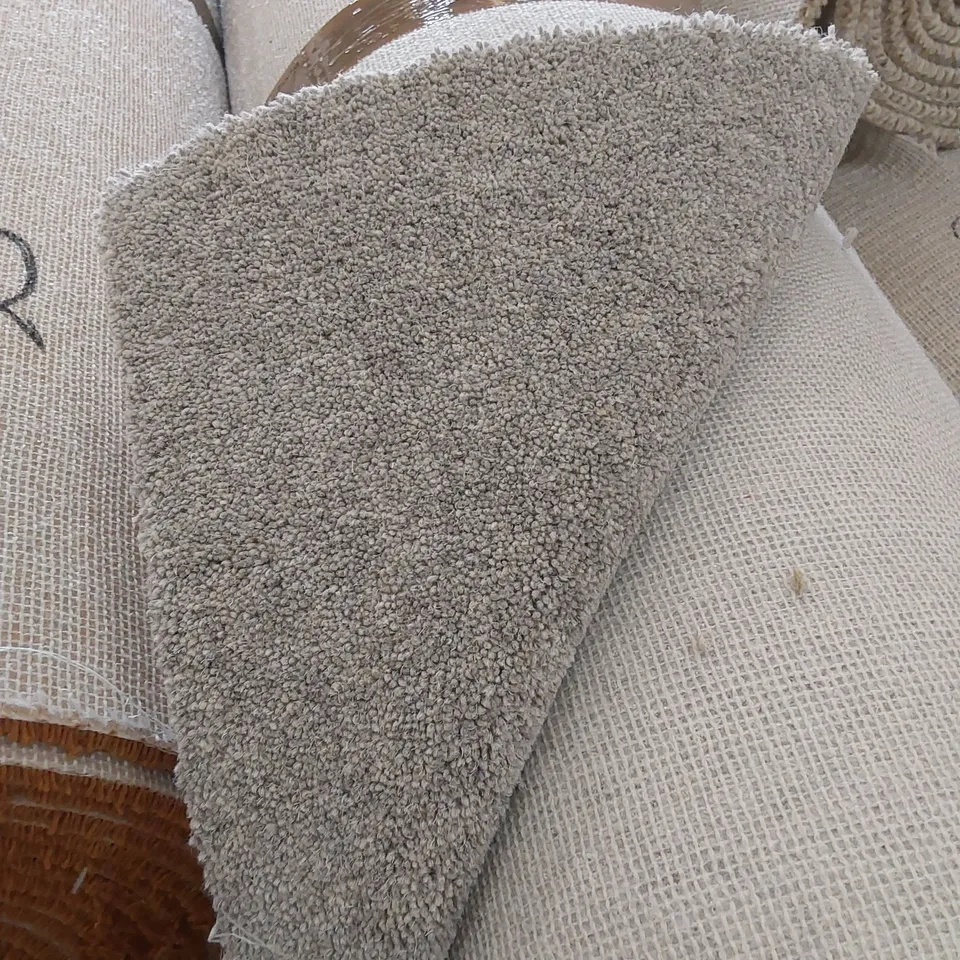 ROLL OF QUALITY LINGDALE ELITE AYSGARTH CARPET // SIZE: APPROX 4 X 7.64m