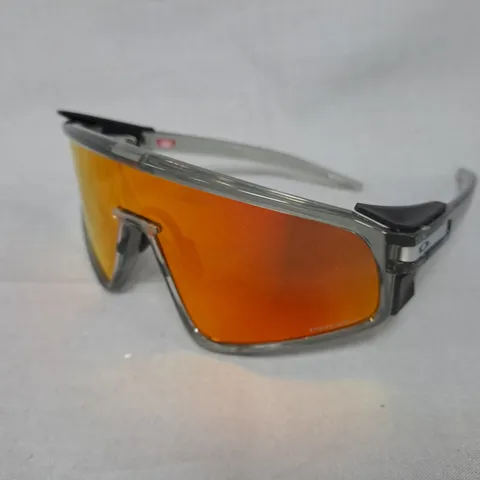 OAKLEY LATCH PANEL SUNGLASSES – PRIZM RUBY LENSES (BOXED)