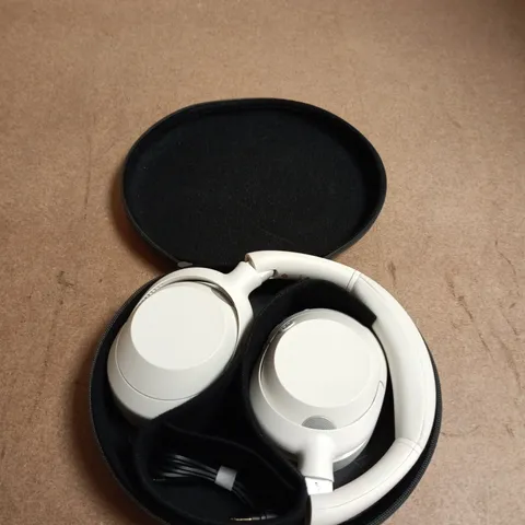SONY WHITE OVER-EAR HEADPHONES WITH ROUND CASE