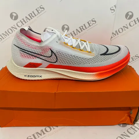 BOXED PAIR OF NIKE ZOOMX STREAKFLY TRAINERS SIZE 10