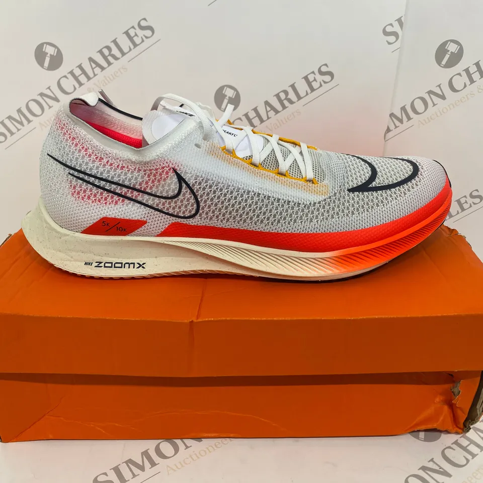 BOXED PAIR OF NIKE ZOOMX STREAKFLY TRAINERS SIZE 10
