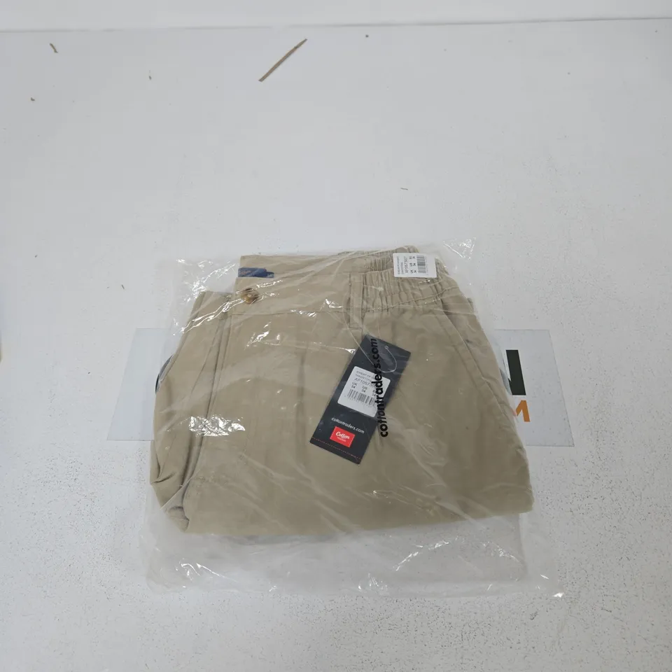 BOX OF APPROXIMATELY 15 ASSORTED CLOTHING ITEMS TO INCLUDE: COTTON TRADERS SHORTS 