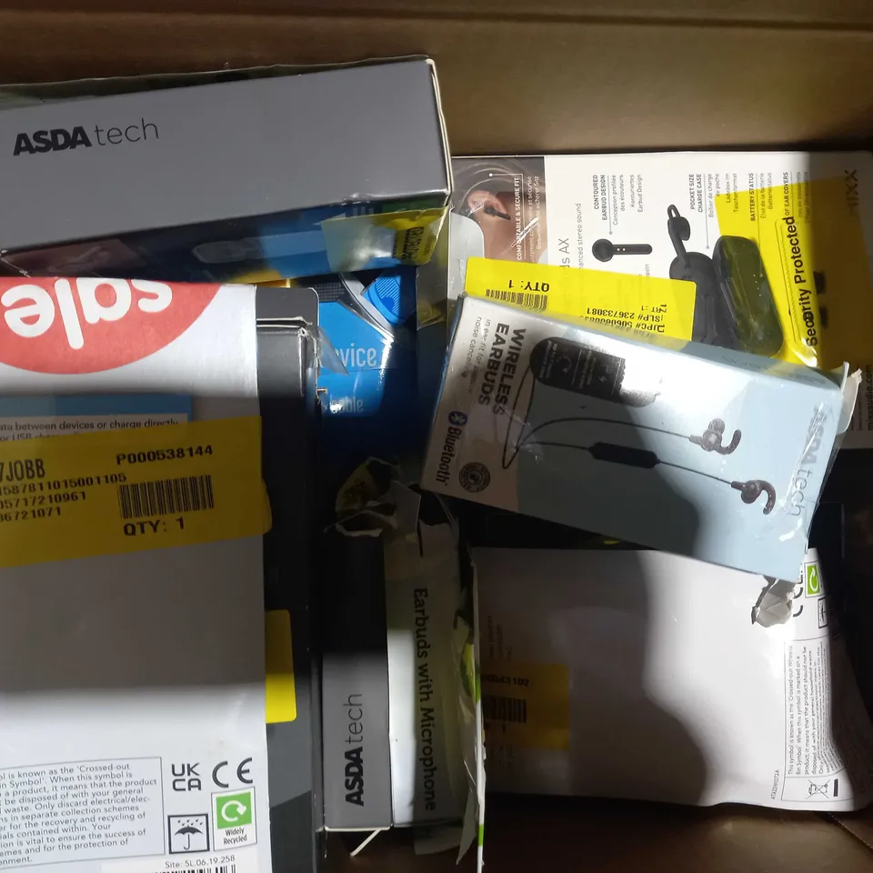 BOC OF APPROXIMATELY 15 ASSORTED ELECTRICAL ITEMS TO INCLUDE BLACKWEB SYNC & CHARGE CABLE, ONN CHARGE & SYNC CABLE, ASDA TECH BLUETOOTH SHOWER SPEAKER, ETC