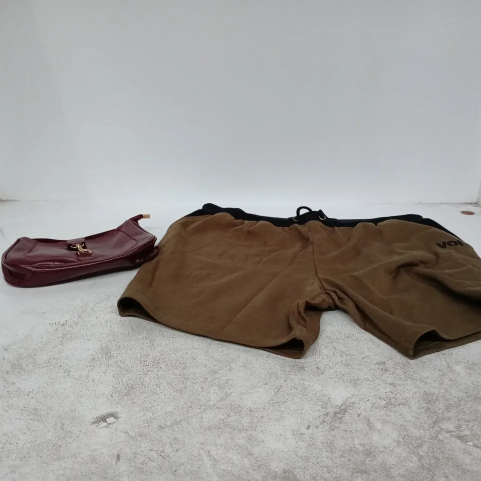 BOX OF APPROXIMATELY 25 ASSORTED CLOTHING ITEMS TO INCLUDE VOI JEANS SHORTS, SMALL BAG ETC