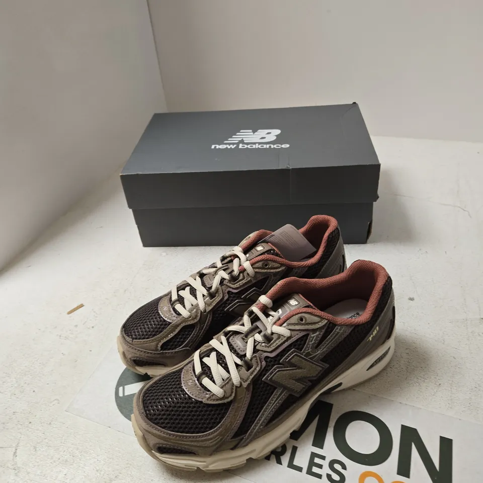 NEW BALANCE U7407LE TRAINERS – UK 7.5 (US 8 D)