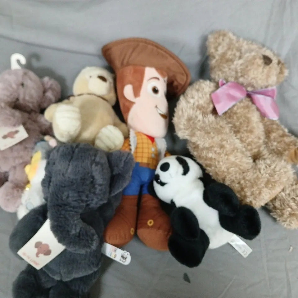 LOT OF APPROXIMATELY 15 ASSORTED PLUSHIES
