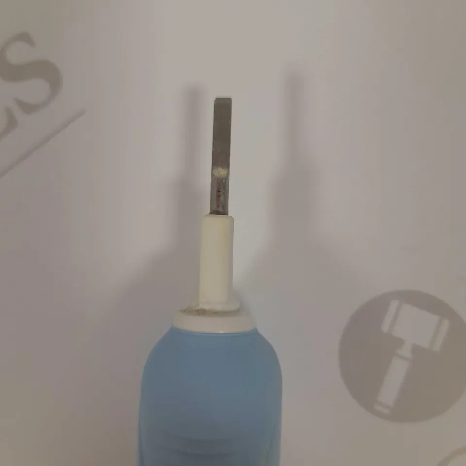 ORAL B PRO 600 ELECTRIC TOOTHBRUSH