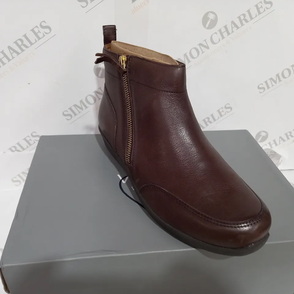 VIONIC LOIS BROWN ANKLE BOOTS - UK SIZE 6