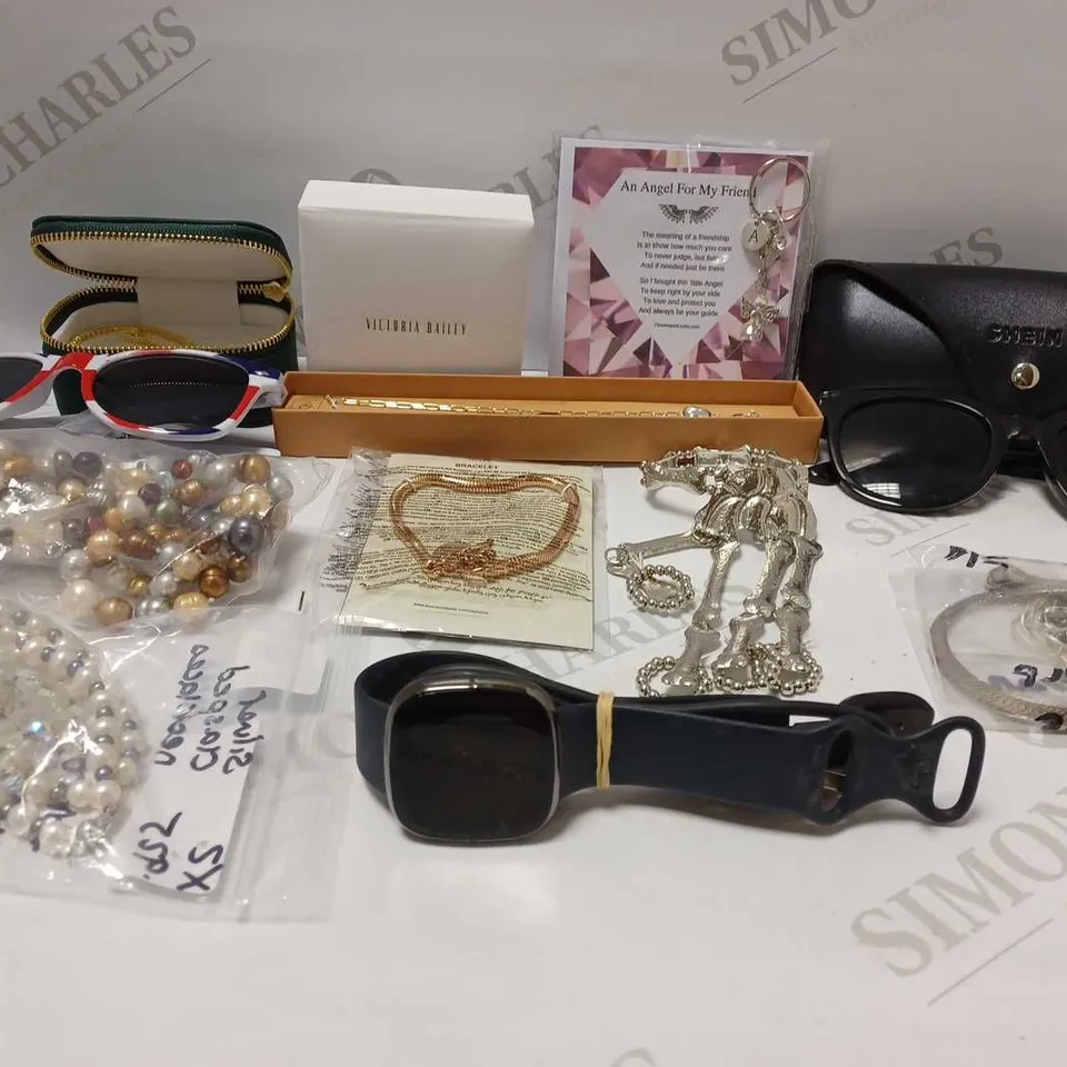 LOT OF APPROX 20 ASSORTED JEWELLERY ITEMS TO INCLUDE VICTORIA BAILEY NECKLACE, SUNGLASSES, FITBIT FB512. ETC 