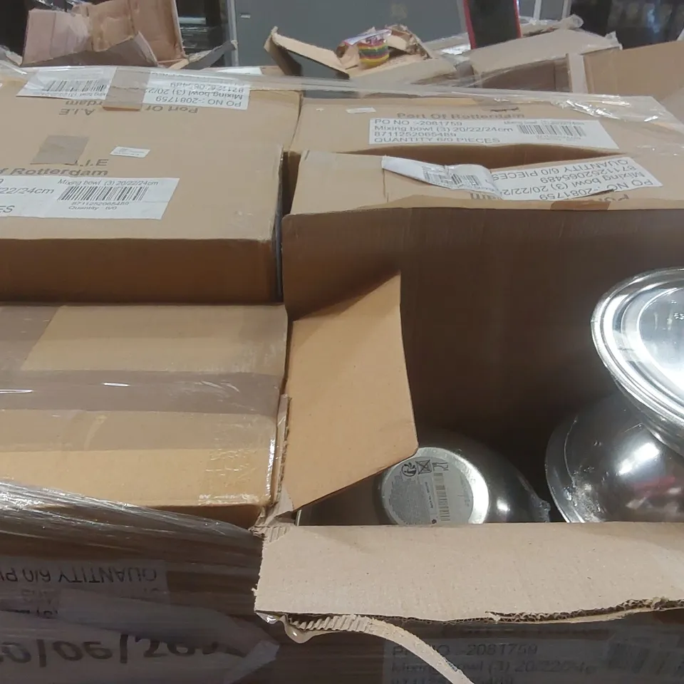 PALLET TO CONTAINING A VERY LARGE QUANTITY OF METAL MIXING BOWLS