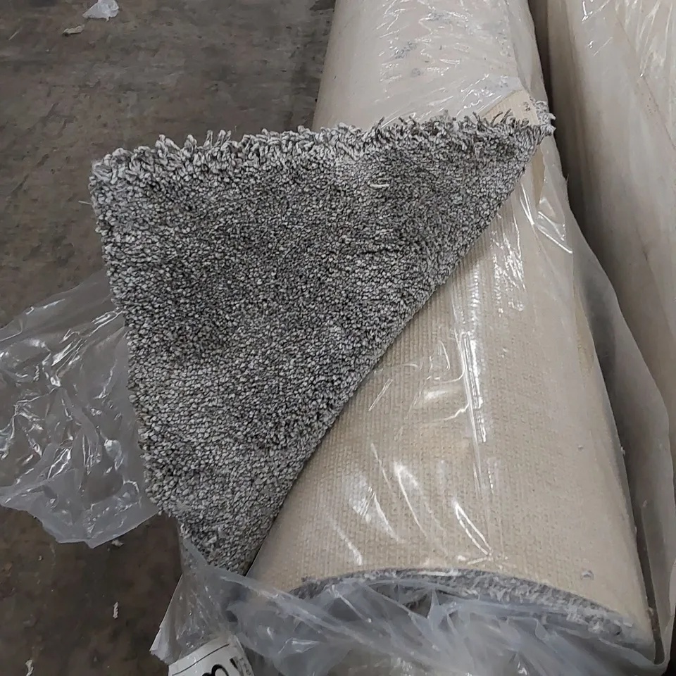 ROLL OF QUALITY HEARTLAND HEATHERS SHADOW CARPET // SIZE: APPROXIMATELY 3.3 X 4m