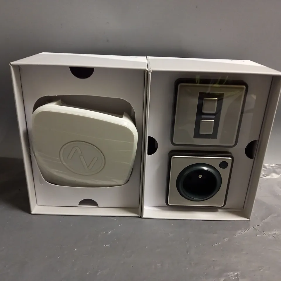 LIGHTWAVE SMART LIGHTING AND POWER KIT