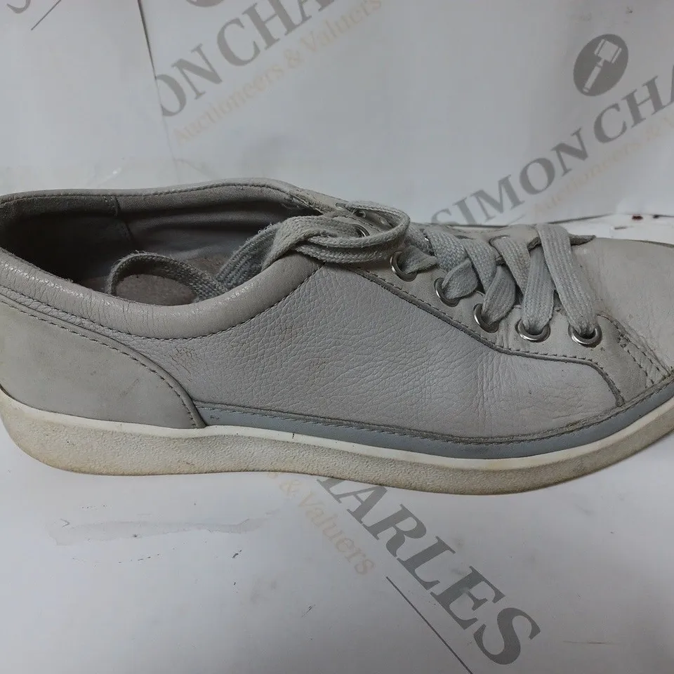 PAIR OF VIONIC ESSENCE WINNY LACE UP TRAINERS IN GREY LEATHER UK SIZE 4.5