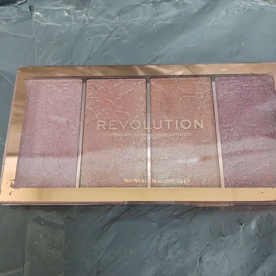 APPROXIMATELY 28 REVOLUTION VINTAGE LACE INTENSE CREAM TO POWDER BLUSHERS