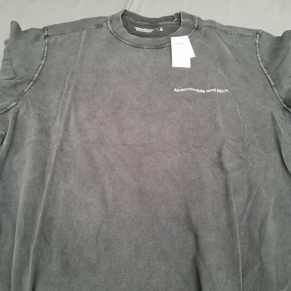 ABERCROMBIE & FITCH VINTAGE INSPIRED FIT IN WASHED BLACK - MEDIUM