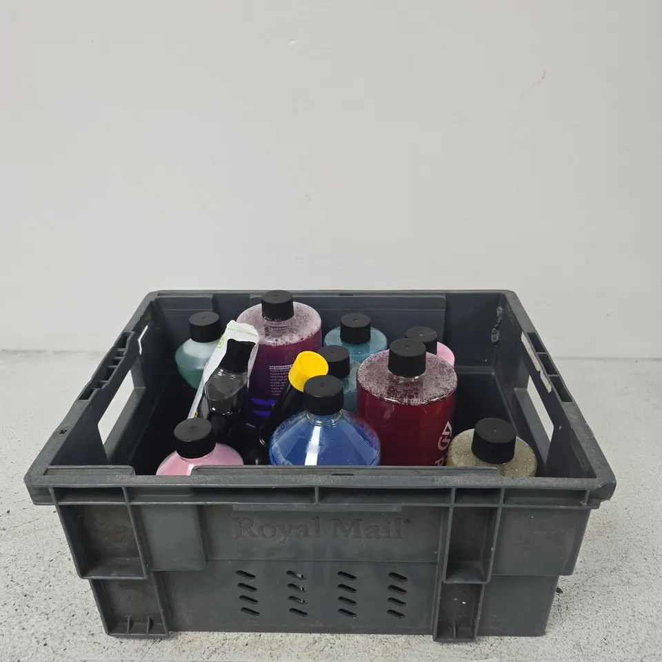 APPROXIMATELY 10 ASSORTED ITEMS INCLUDING HYDRO DETAIL, MEGUARS ENDURANCE TYRE GEL AND CAR SHARK INTERIOR DRESSING