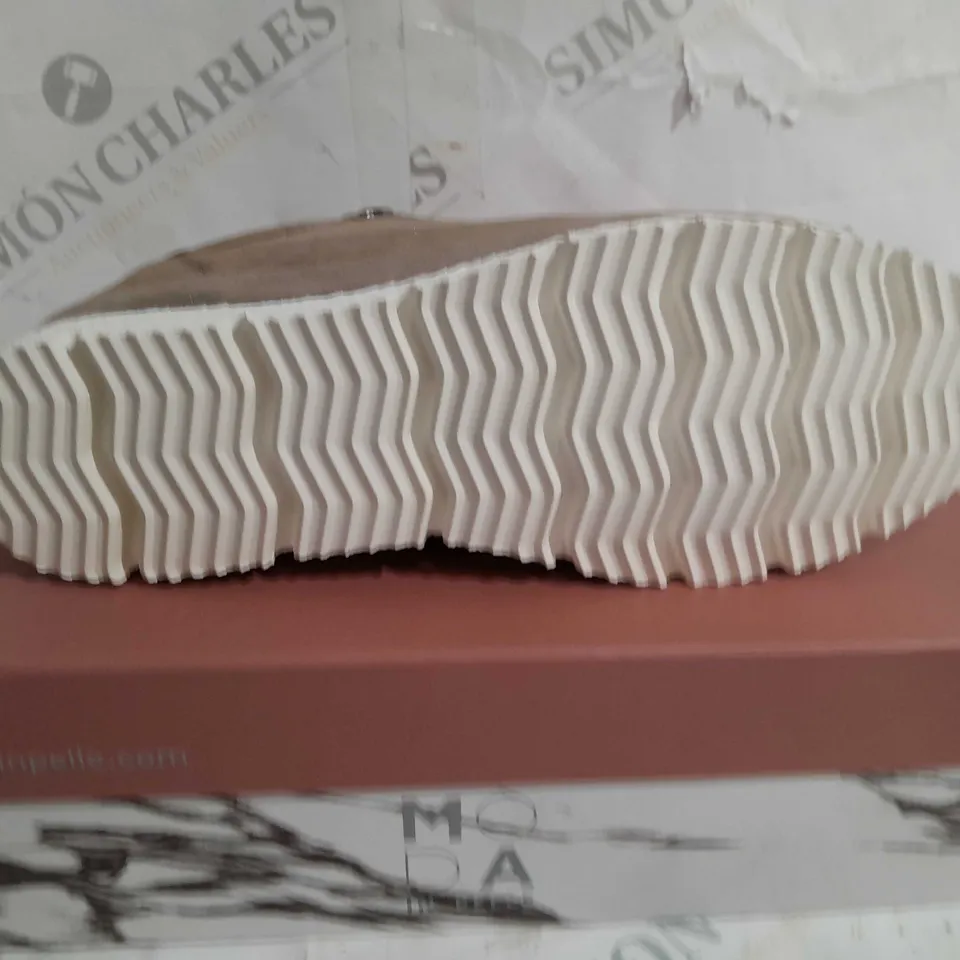 BOXED PAIR OF MODA IN PELLE ARIELA TRAINER TAUPE SIZE 6