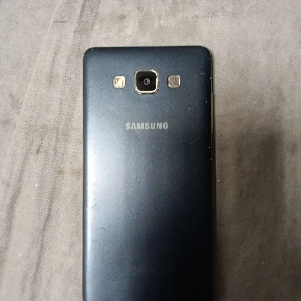 SAMSUNG SMARTPHONE – BLACK 