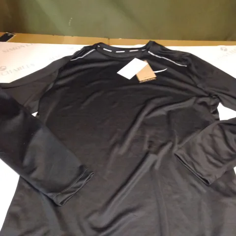 LARGE BLACK NIKE RUNNIN TOP