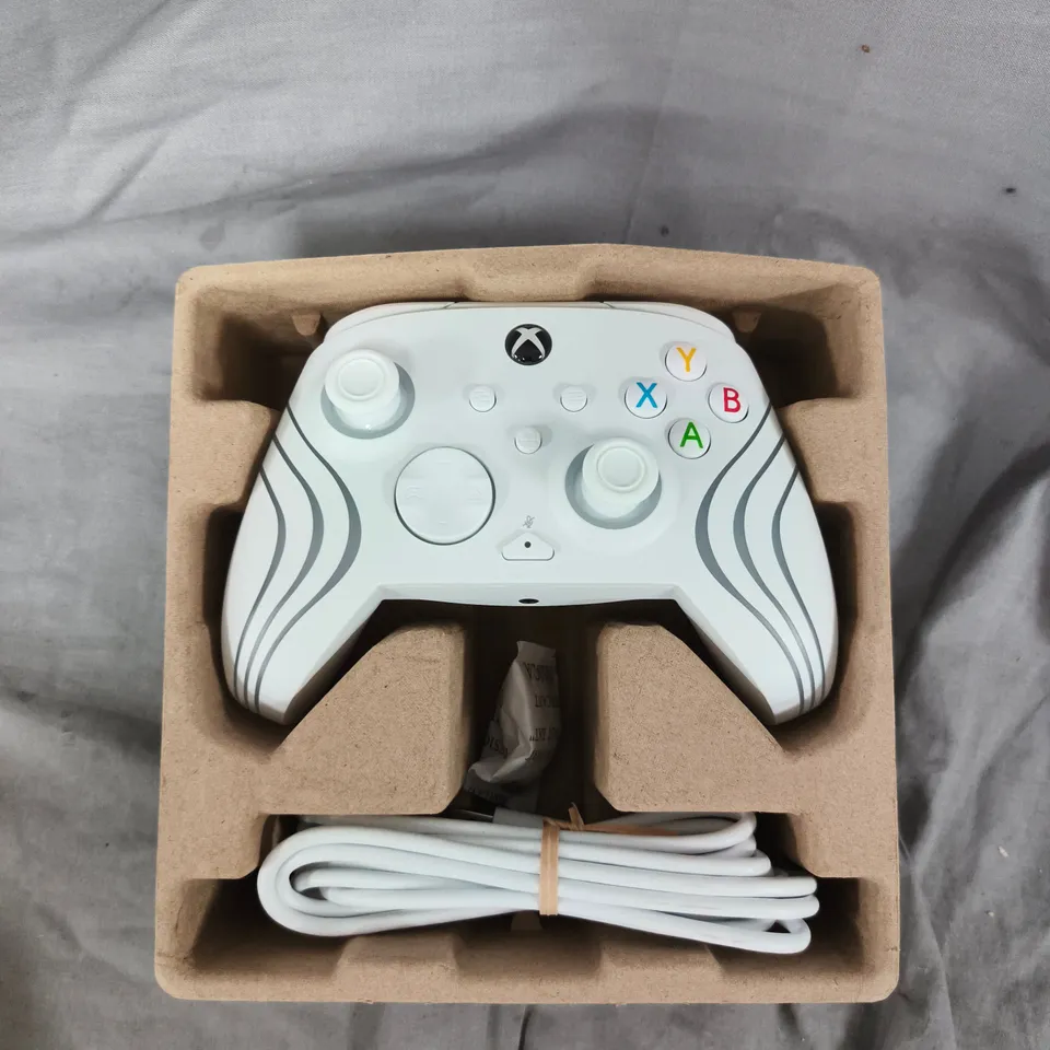 TURTLE BEACH AFTERGLOW WAVE XBOX CONTROLLER – WHITE (BOXED)