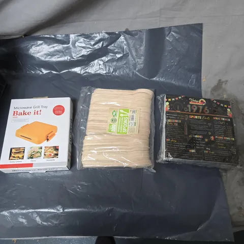 APPROXIMATELY 10 ASSORTED HOUSEHOLD ITEMS TO INCLUDE NAPKINS, DISPOSABLE CUTLERY & MICROWAVE GRILL TRAY ETC 