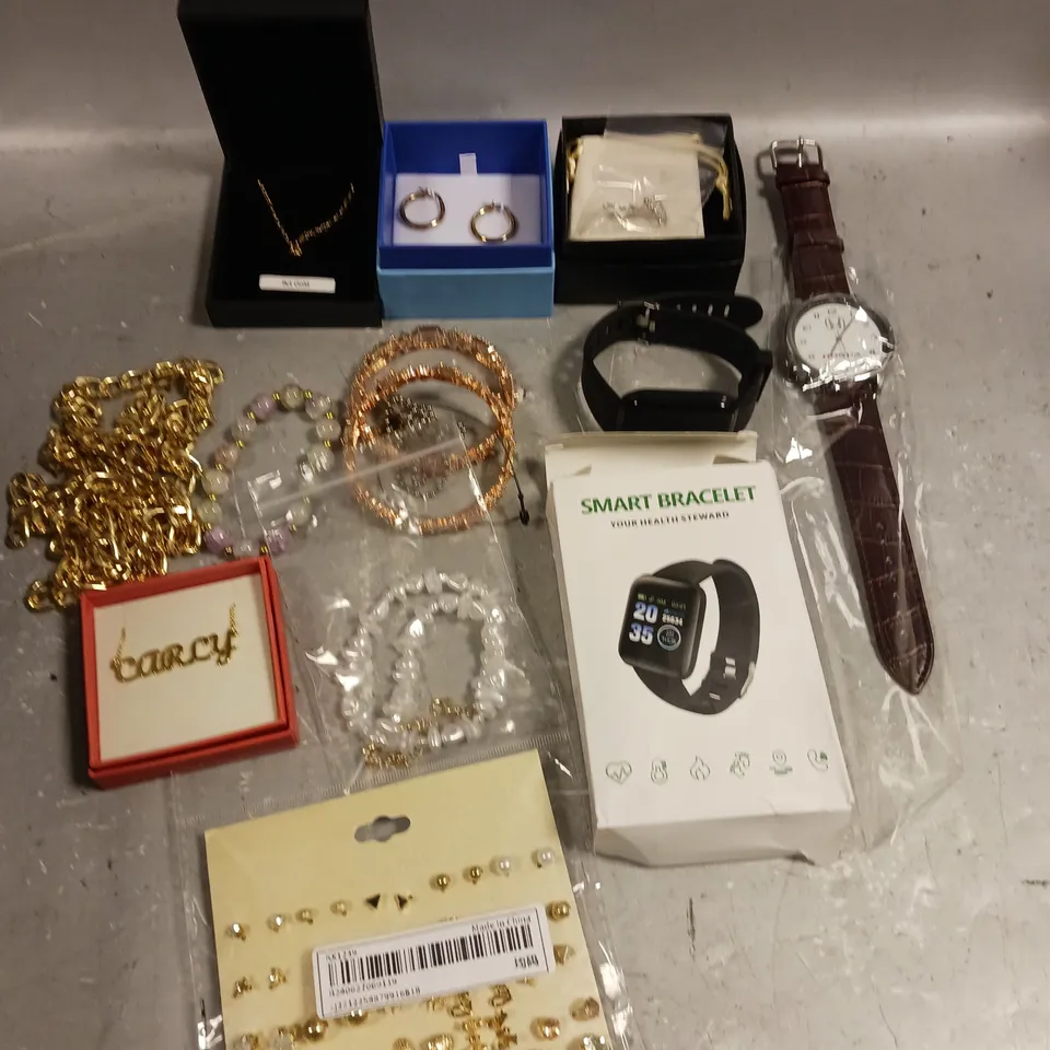 APPROXIMATELY 30 ASSORTED JEWELLERY PRODUCTS TO INCLUDE EARRINGS, NECKLACES, BRACELETS ETC 