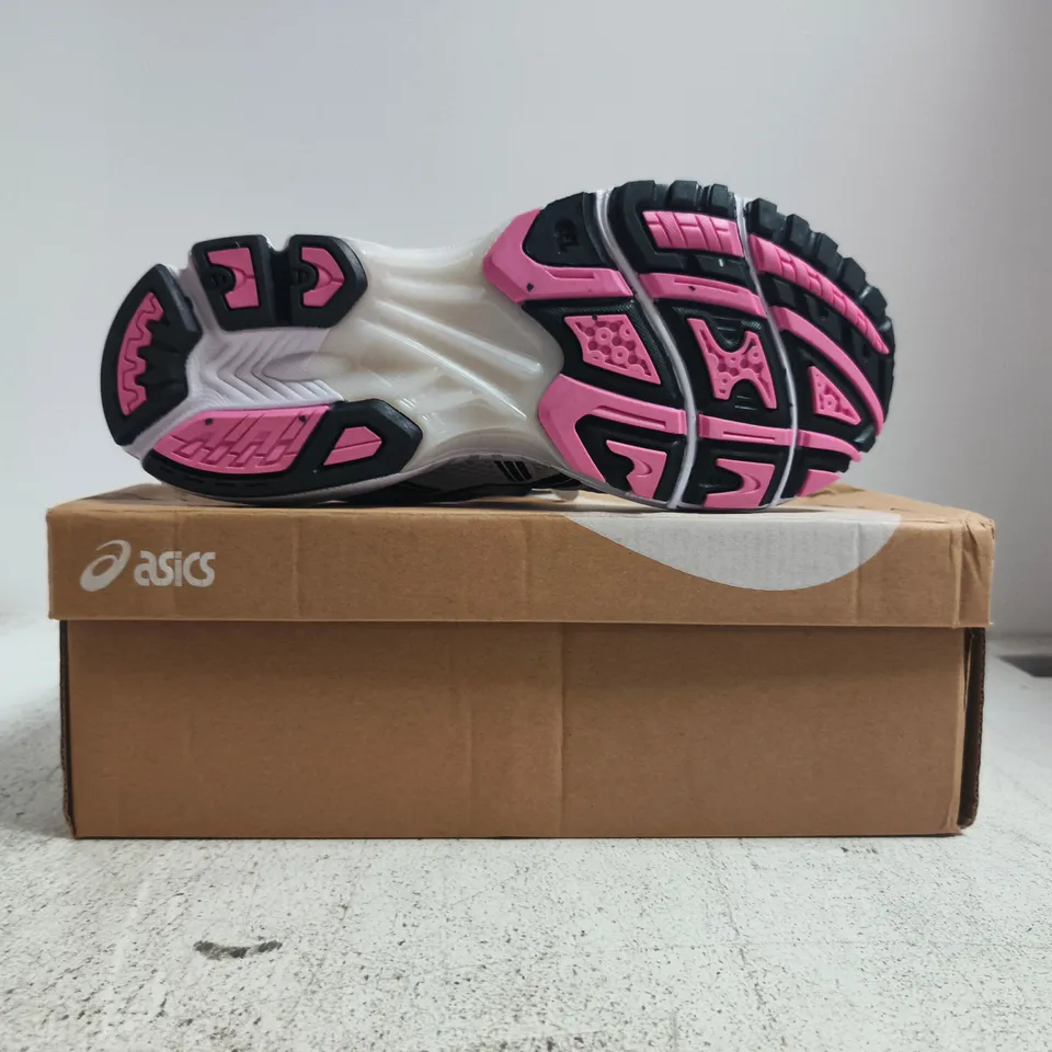 BOXED PAIR OF ASICS GEL-KAYANO 14 TRAINERS IN SILVER/WHITE/PINK SIZE UK 8