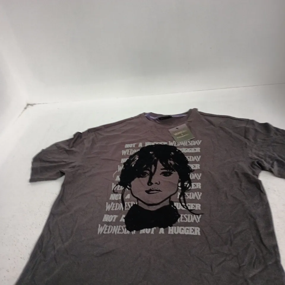 BOX OF APPROXIMATELY 20 ASSORTED CLOTHING ITEMS TO INCLUDE: WEDNESDAY T SHIRT