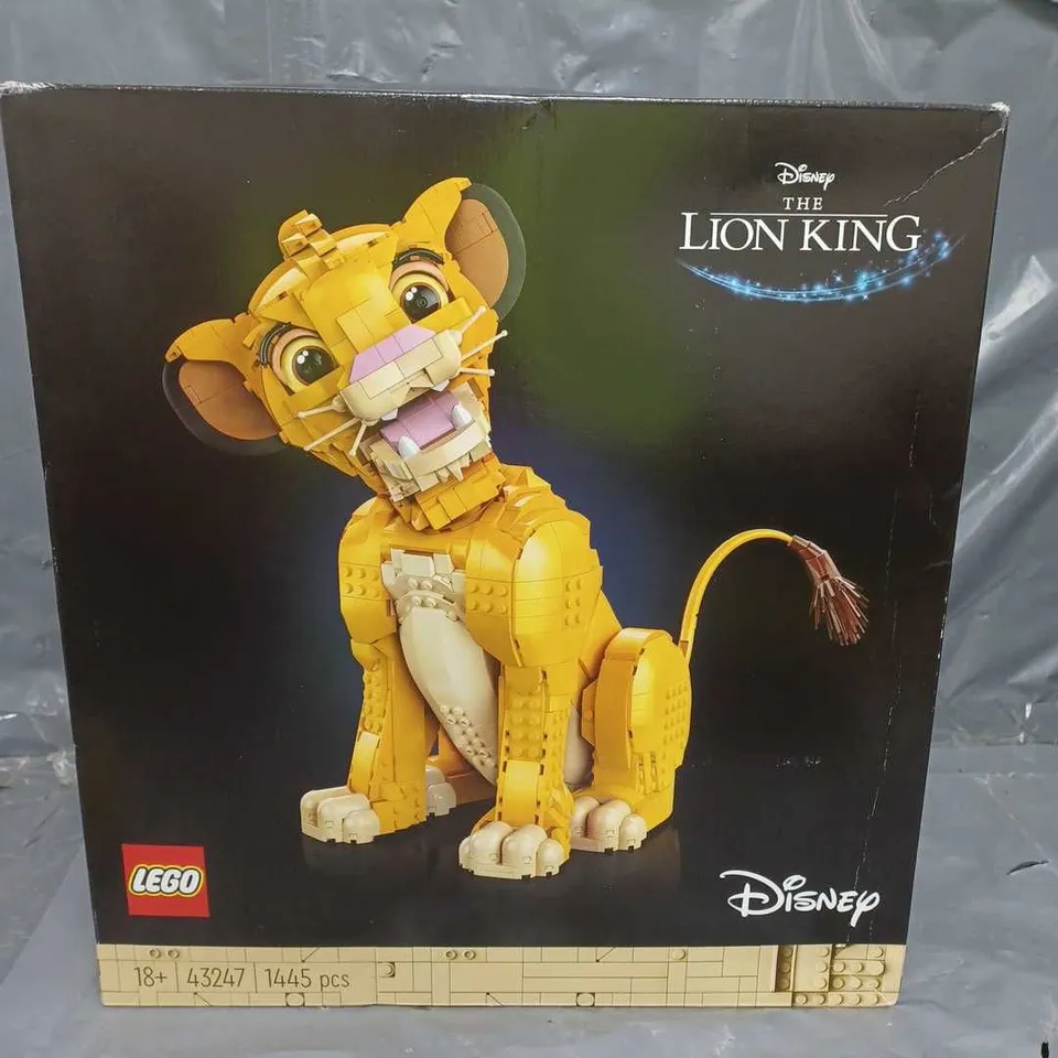 DISNEY YOUNG SIMBA THE LION KING SET 43247