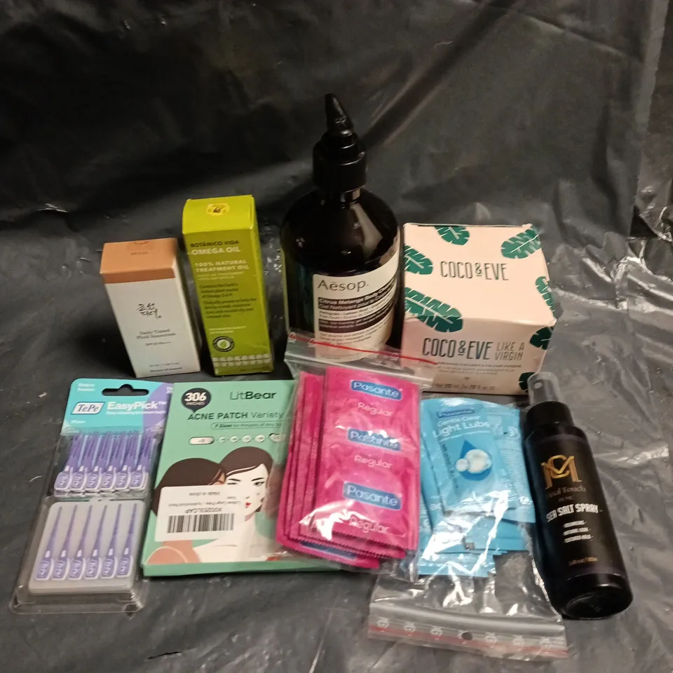 APPROXIMATELY 15 ASSORTED HEALTH & BEAUTY PRODUCTS TO INCLUDE ACNE PATCHES, COCO & EVE HAIR MASQUE, AESOP BODY CLEANSER ETC