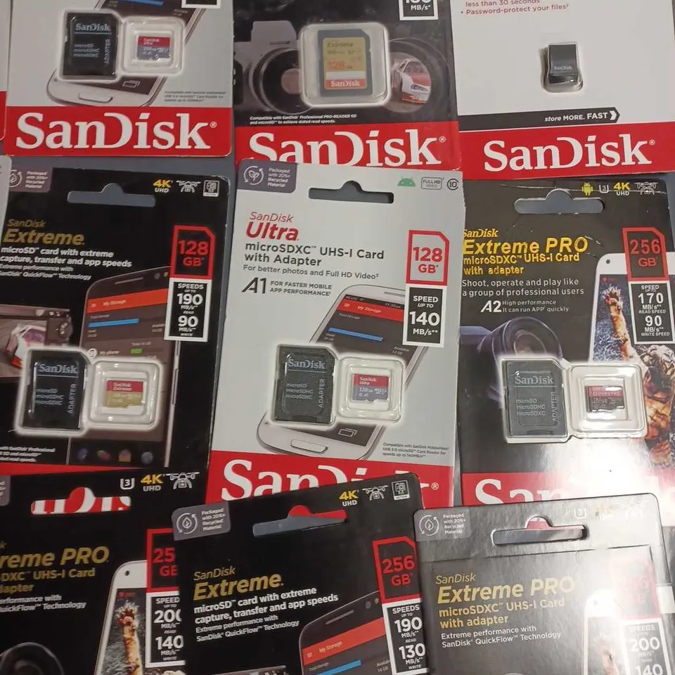 LOT OF APPROXIAMTELY 30 ASSORTED SANDISK MEMORY ITEMS 