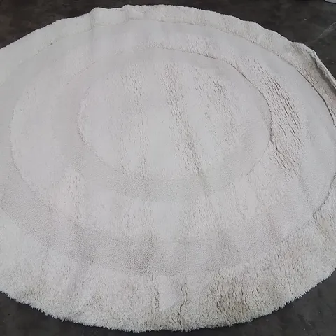 TOLMAN SOLID COLOUR AREA RUG APPROXIMATELY 200X200CM