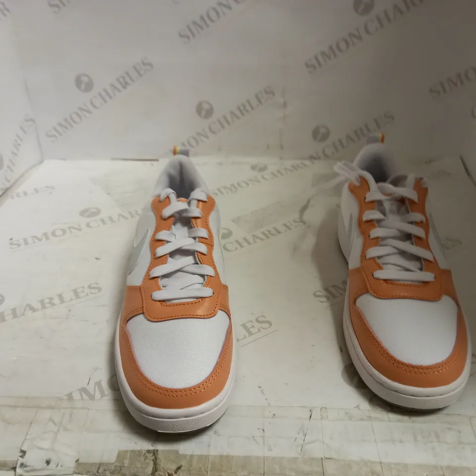 NIKE COURT BOROUGH LOW 2 SE W&PK LEATHER - UK 5