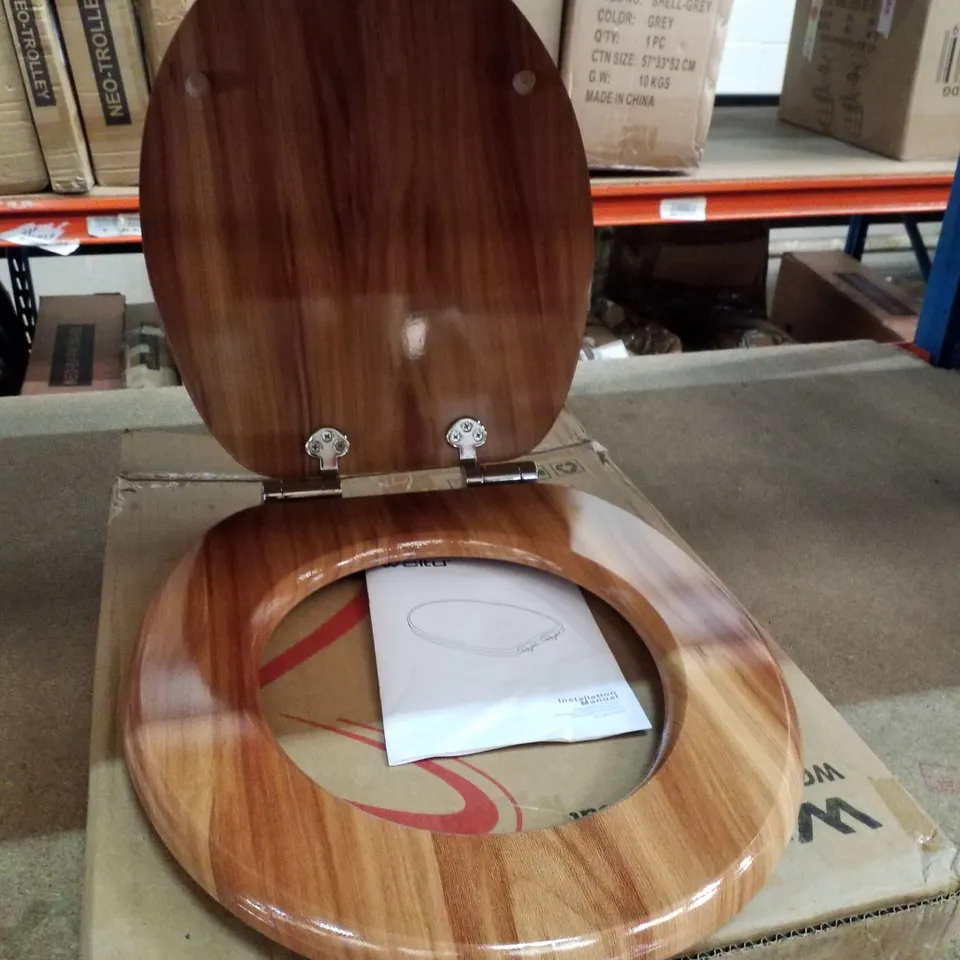BOXED EAST URBAN HOME PREMIUM TOILET SEAT WITH SOFT CLOSE